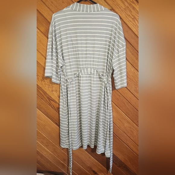 Mommy And Me Matching Gray and White Striped Nursing Robe And Baby Hat S/M - Picture 9 of 14